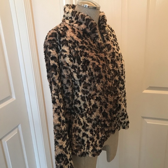 dylan long sleeve faux fur jacket leopard print - Picture 4 of 12